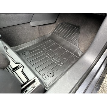 Коврики в салон VOLKSWAGEN Caddy III (2K) 2003-2020 (LIFE) 3D Line-3
