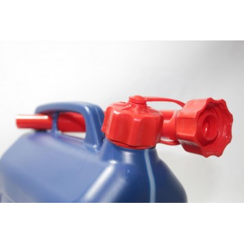 Каністра пластикова з лійкою -1