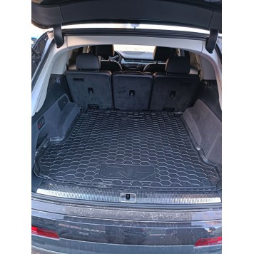 Автомобільний килимок в багажник Audi Q7 2016--1