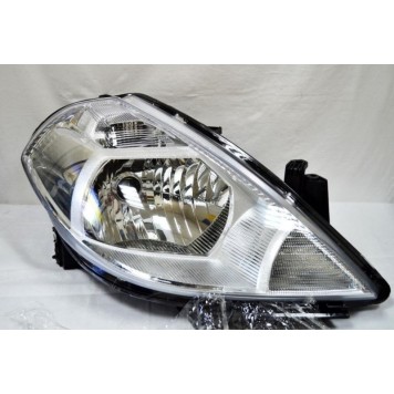 Права передня фара Nissan Tiida 2005-2013