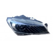 Права передня фара Skoda Superb 2015-