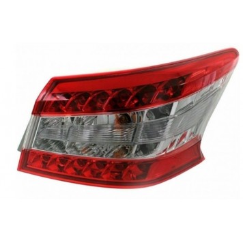 Правий задній ліхтар Nissan Sentra 2012-2016