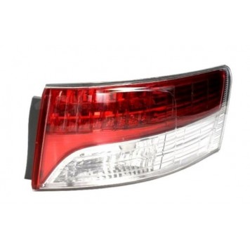 Правий задній ліхтар Toyota Avensis 2009-2011
