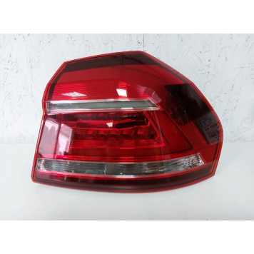 Правий задній ліхтар Volkswagen Passat B8 2015-2019 USA
