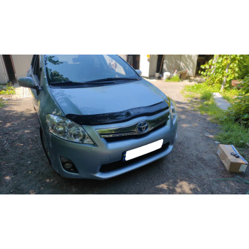 Дефлектор капота Toyota Auris 2010-2012  