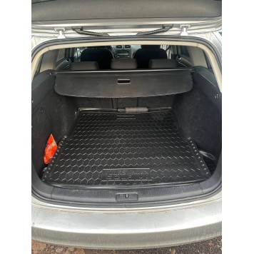 Автомобільний килимок в багажник Volkswagen Golf 5 03-/6 09- Universal-1