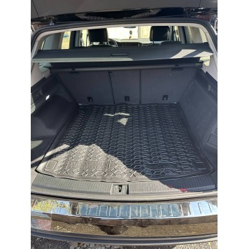 Автомобільний килимок в багажник Volkswagen Touareg 2018--1