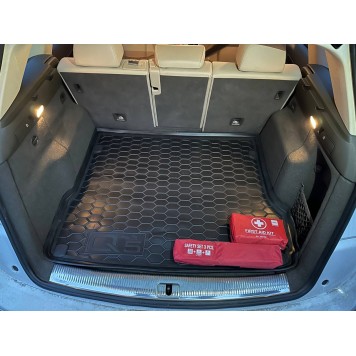 Автомобільний килимок в багажник Audi Q5 2009--1