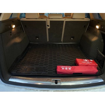 Автомобільний килимок в багажник Audi Q5 2009--2